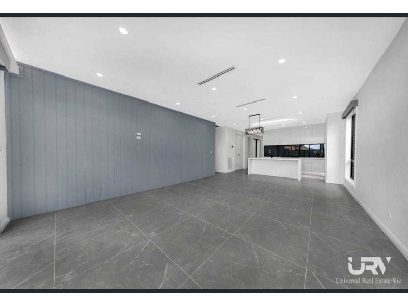 27 Roseneath Way, Mickleham VIC 3064