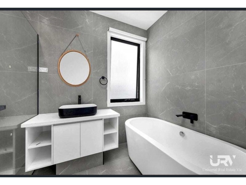 27 Roseneath Way, Mickleham VIC 3064