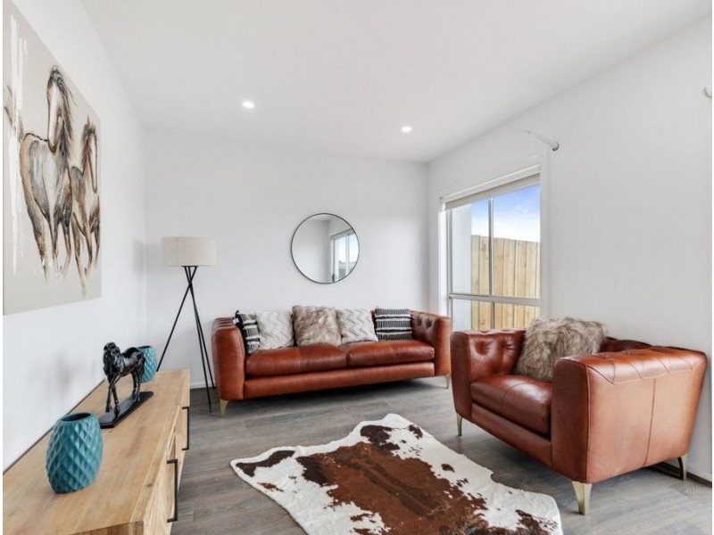 44 Nightingale Road, Mickleham VIC 3064