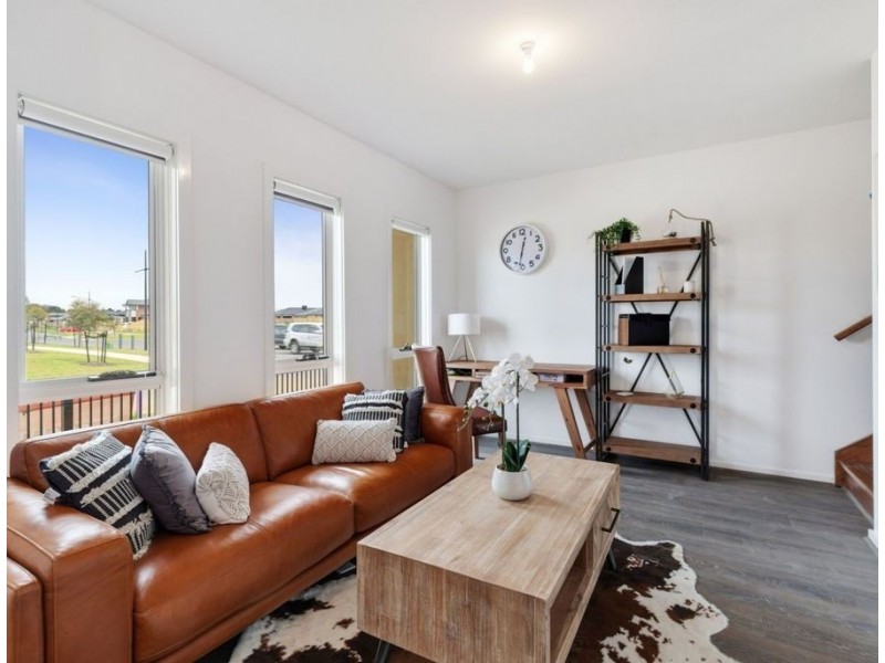 44 Nightingale Road, Mickleham VIC 3064