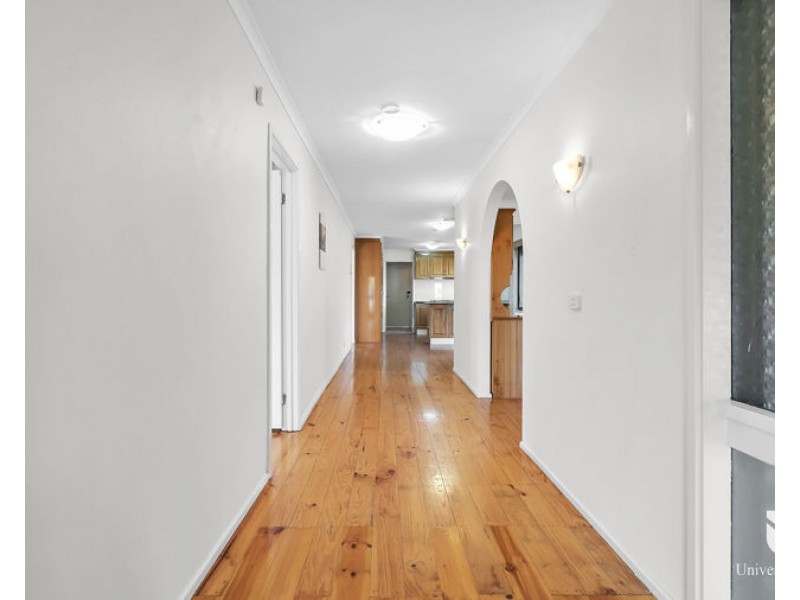 27 Mitford Crescent, Craigieburn VIC 3064