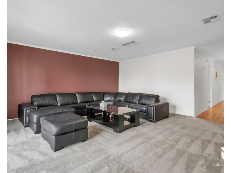27 Mitford Crescent, Craigieburn VIC 3064