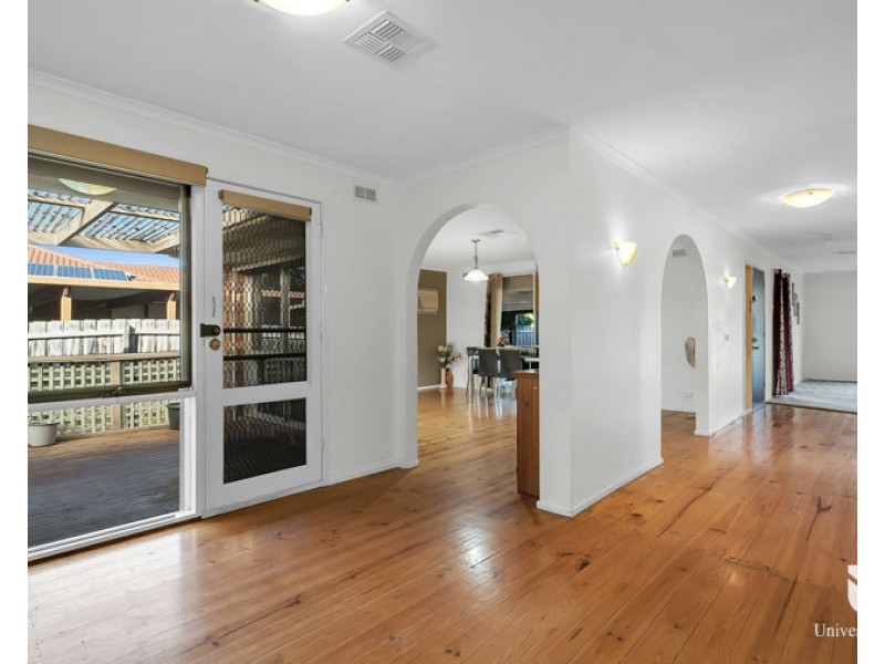 27 Mitford Crescent, Craigieburn VIC 3064