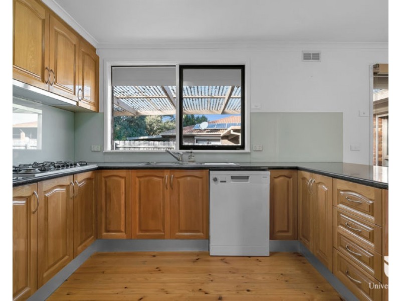 27 Mitford Crescent, Craigieburn VIC 3064