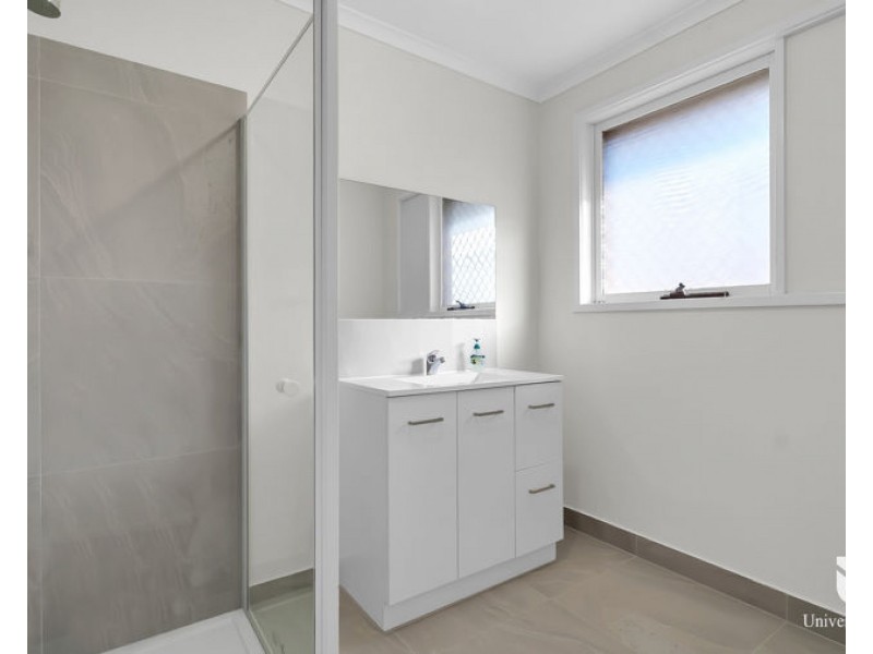 27 Mitford Crescent, Craigieburn VIC 3064