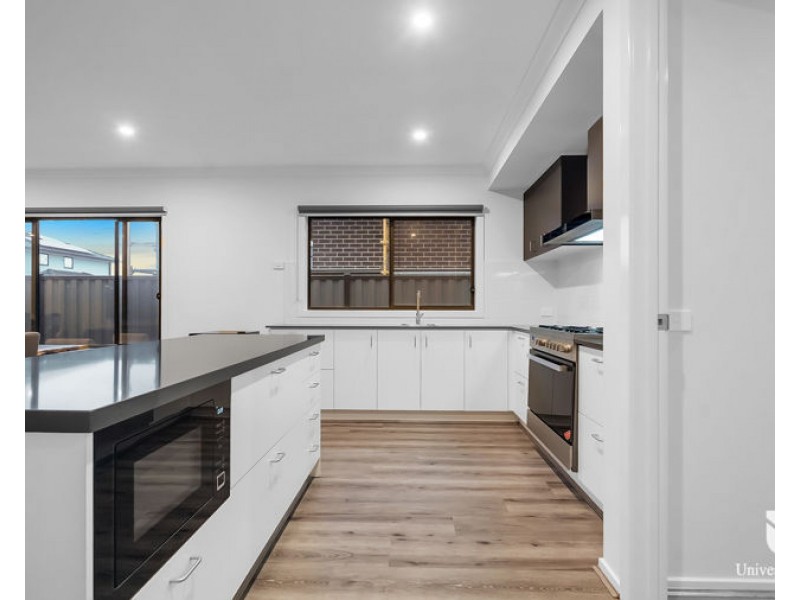 10 Cudgerie Close, Craigieburn VIC 3064