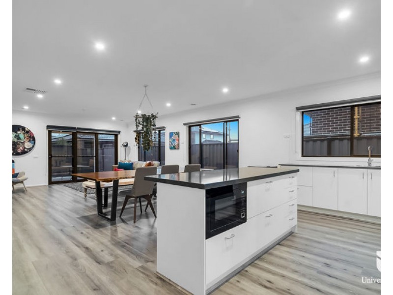 10 Cudgerie Close, Craigieburn VIC 3064