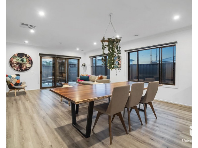 10 Cudgerie Close, Craigieburn VIC 3064