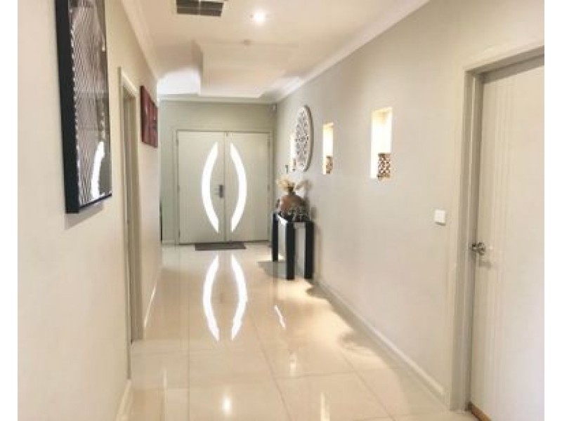 15 Crosskeys Road, Craigieburn VIC 3064