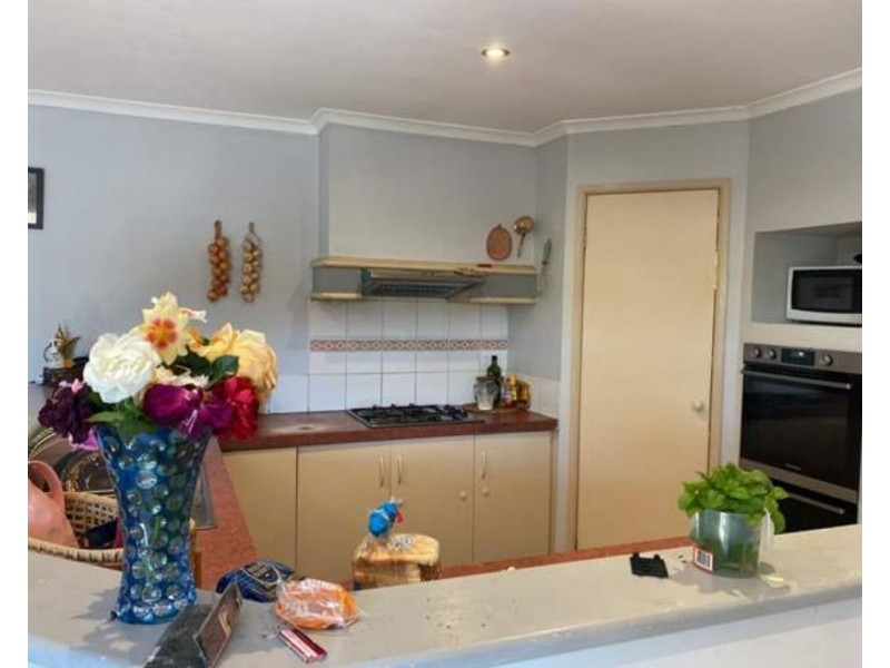5 Petre court, Roxburgh Park VIC 3064