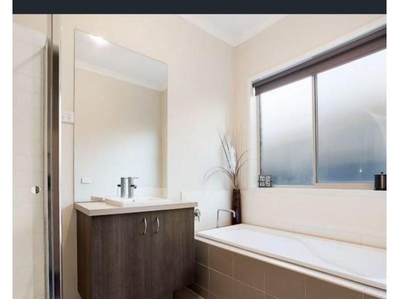 9 Eildon Circuit, South Morang VIC 3752