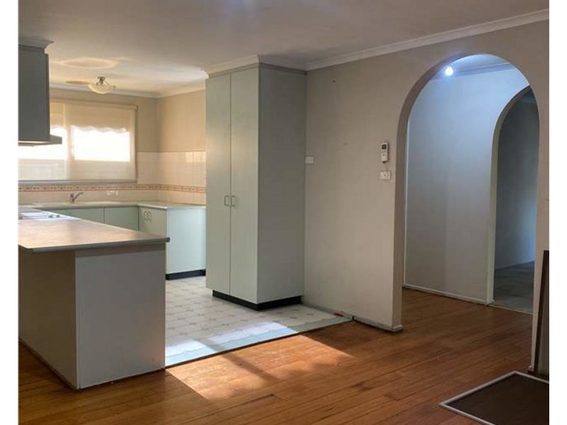 8 Mitford Crescent, Craigieburn VIC 3064