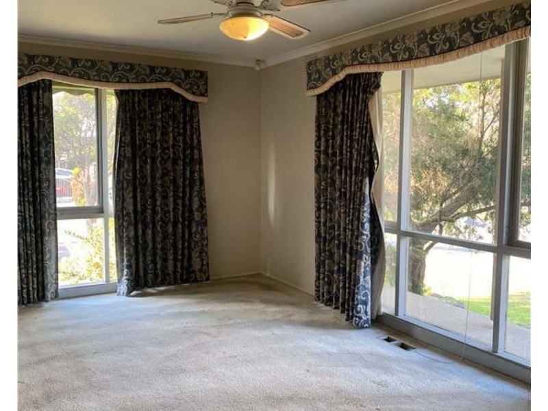 8 Mitford Crescent, Craigieburn VIC 3064