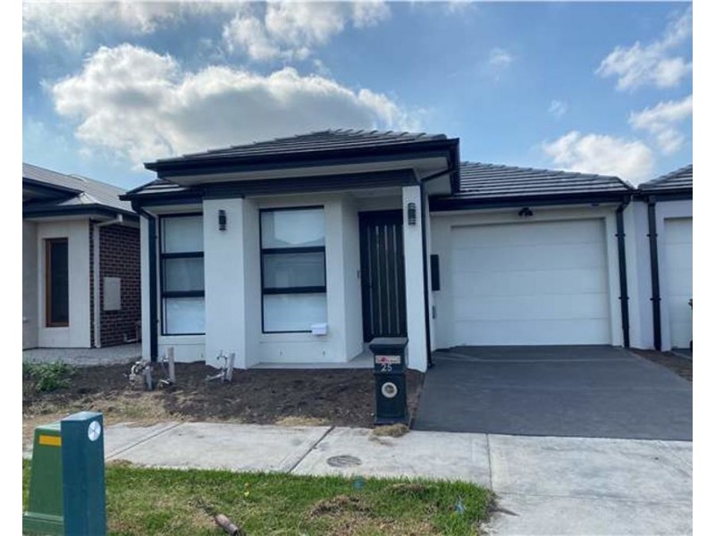 25 Roseneath Wy, Mickleham VIC 3064
