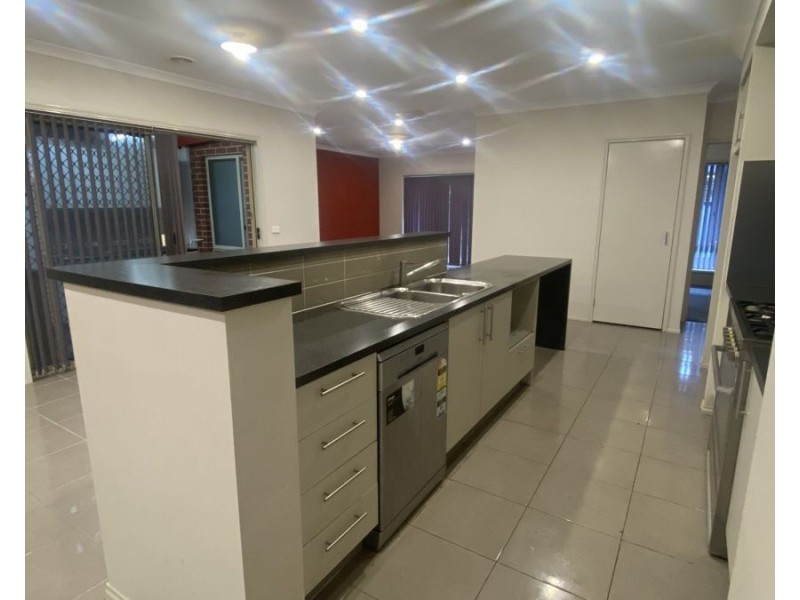 4 Maloney Avenue, Craigieburn VIC 3064