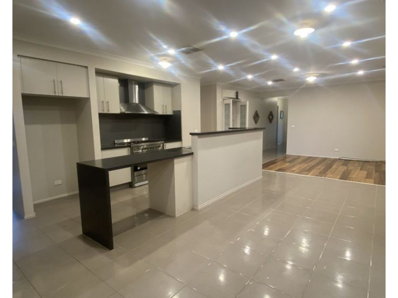 4 Maloney Avenue, Craigieburn VIC 3064