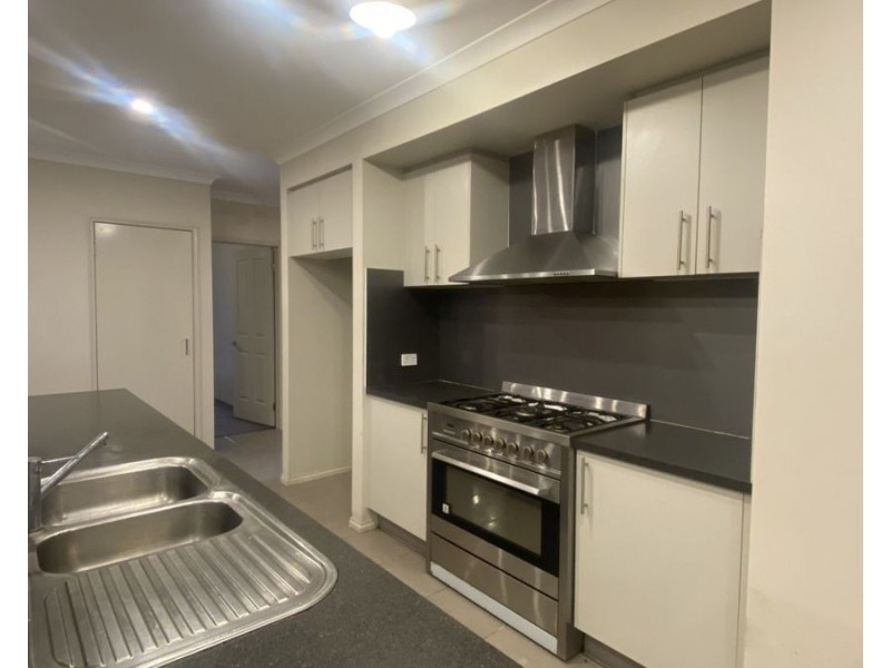 4 Maloney Avenue, Craigieburn VIC 3064