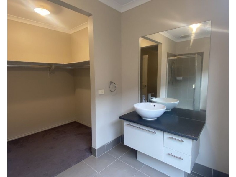 4 Maloney Avenue, Craigieburn VIC 3064