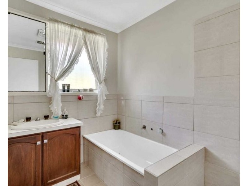 75 Hothlyn Drive, Craigieburn VIC 3064