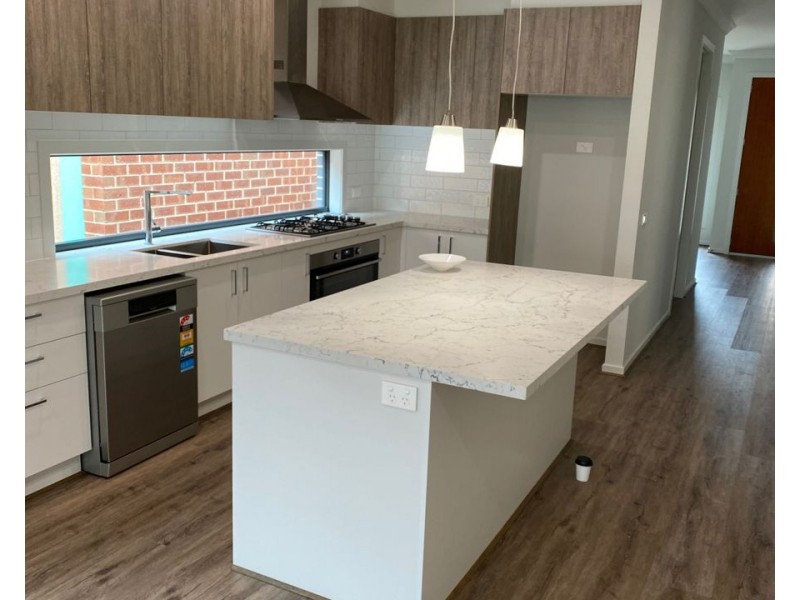 5 Rawson Street, Donnybrook VIC 3064