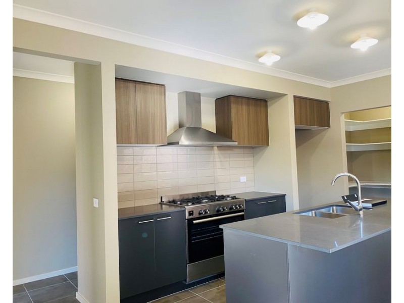 67 Ginger Crescent, Mickleham VIC 3064
