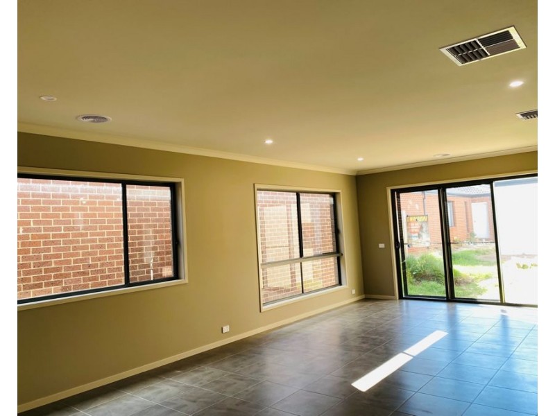 67 Ginger Crescent, Mickleham VIC 3064