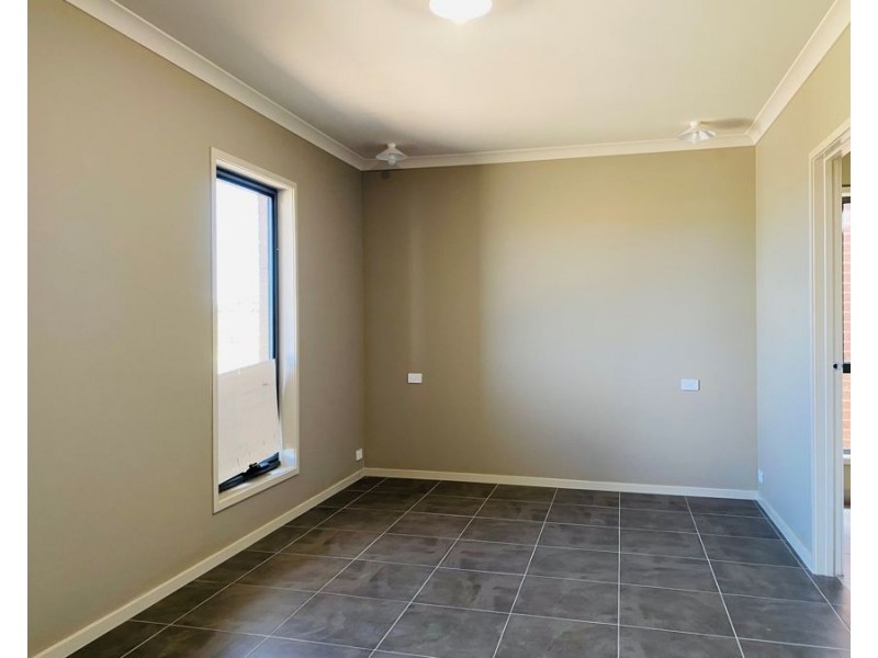 67 Ginger Crescent, Mickleham VIC 3064