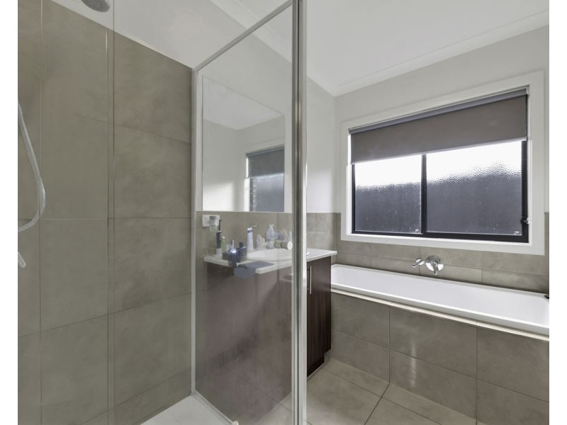 8 Wispering Circuit, Kilmore East VIC 3764