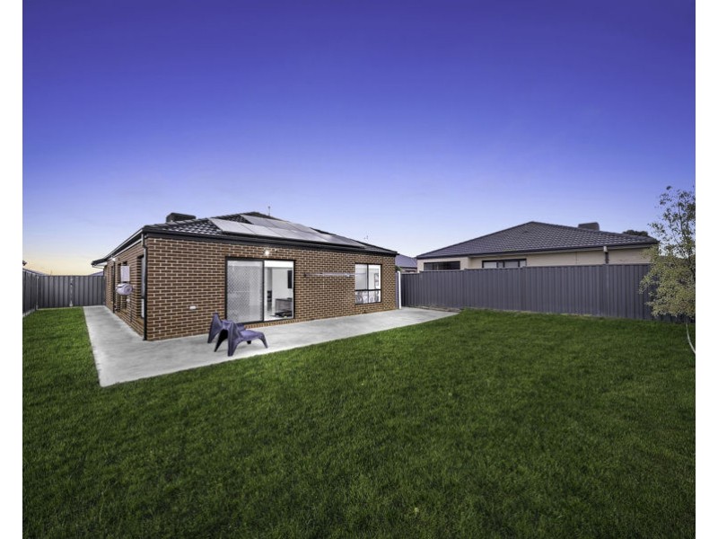 8 Wispering Circuit, Kilmore East VIC 3764