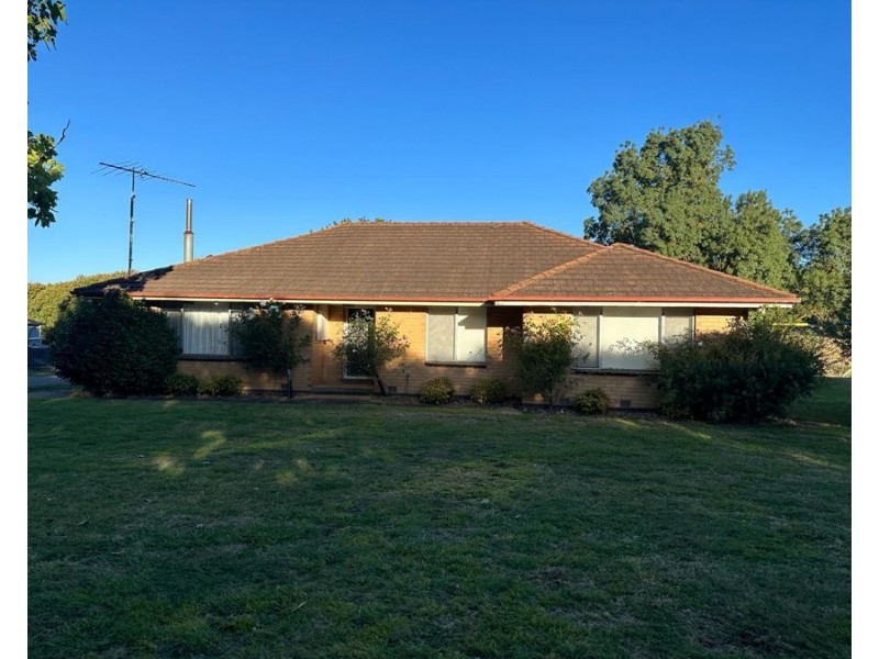 65 Paynes Rd, Kilmore VIC 3764