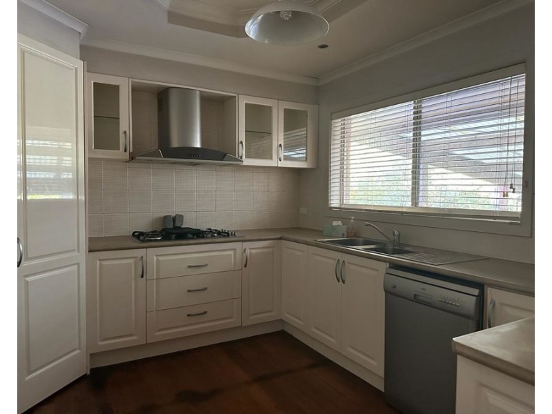 65 Paynes Rd, Kilmore VIC 3764
