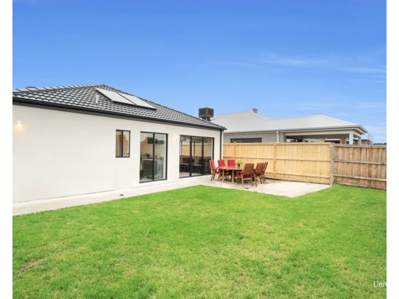 83 fountain drive, Beveridge VIC 3753