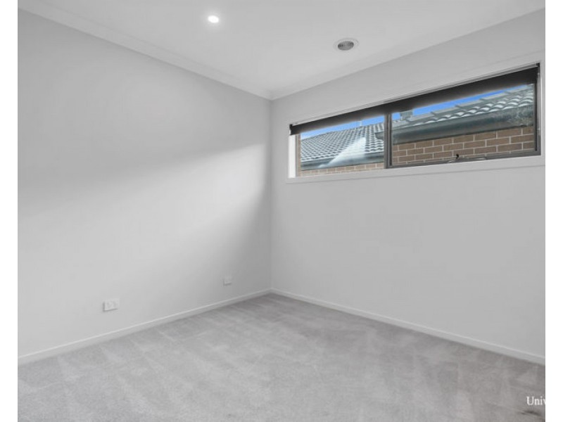 8 Claude street, Kalkallo VIC 3064