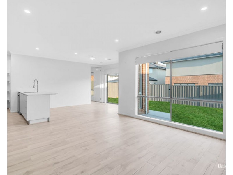 8 Claude street, Kalkallo VIC 3064