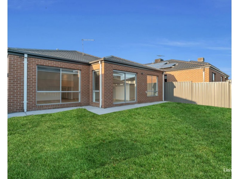 8 Claude street, Kalkallo VIC 3064