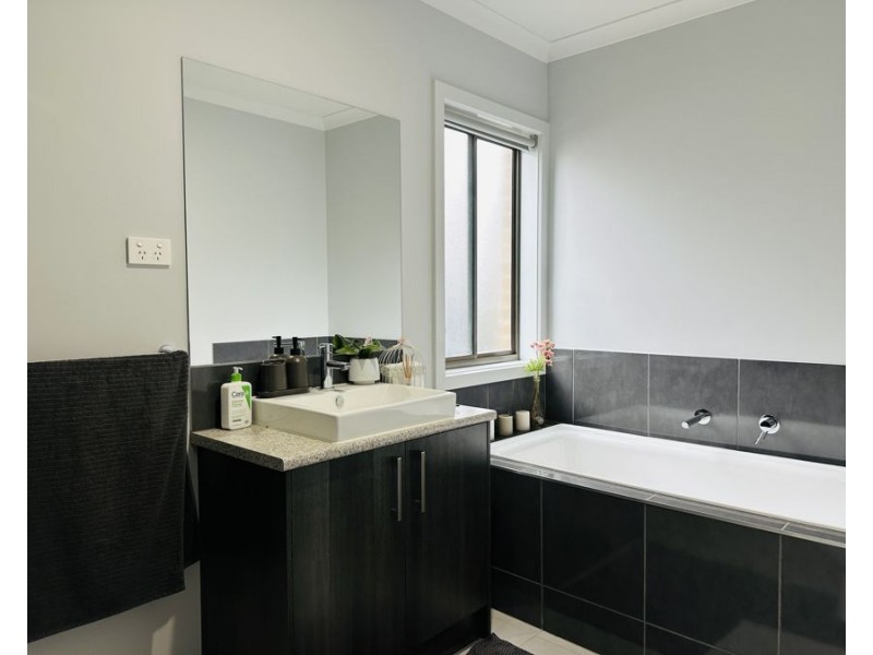 22 Hues Street, Craigieburn VIC 3064