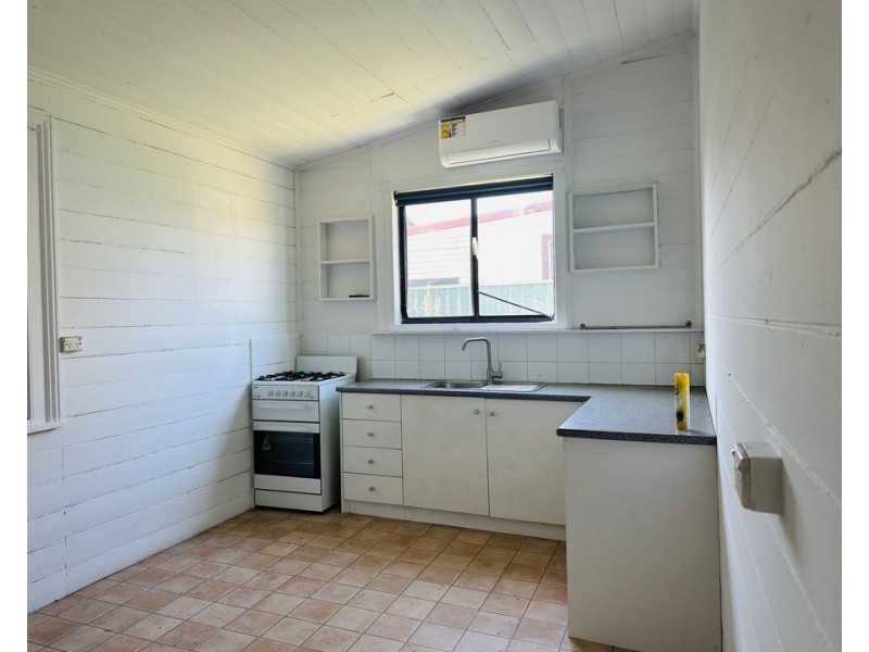 39 OAK STREET, Seymour VIC 3660