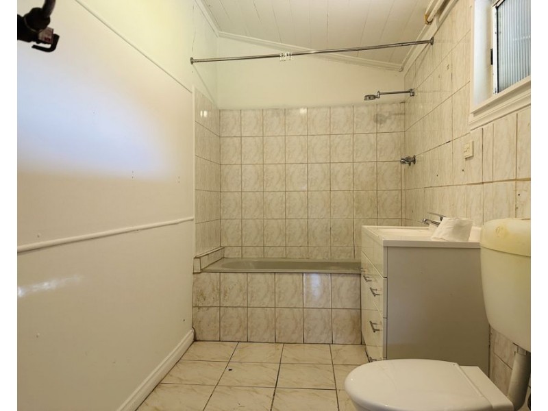 39 OAK STREET, Seymour VIC 3660