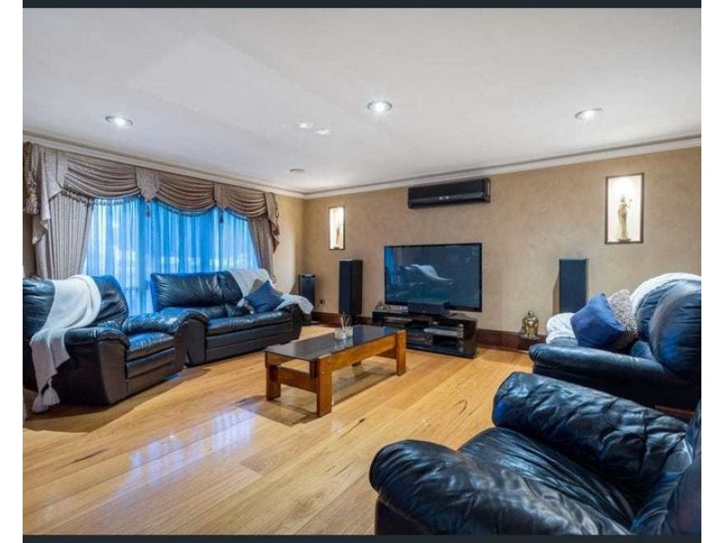 44 Hothlyn Drive, Craigieburn VIC 3064