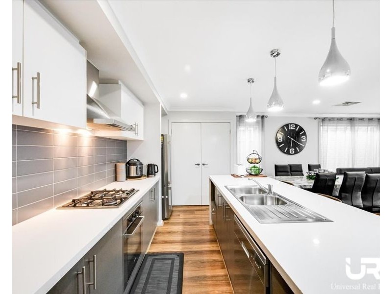 16 Nebula Cresent, Mickleham VIC 3064