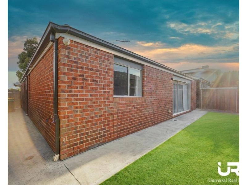 16 Nebula Cresent, Mickleham VIC 3064