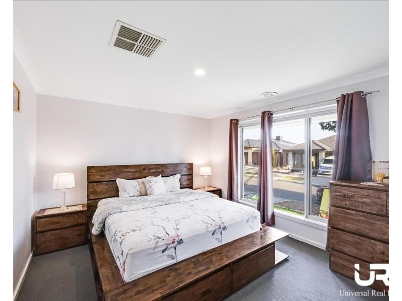 16 Nebula Cresent, Mickleham VIC 3064
