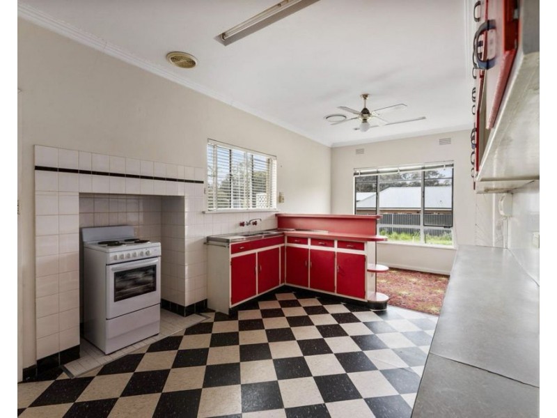 28 GOLF LINKS ROAD, Maiden Gully VIC 3551