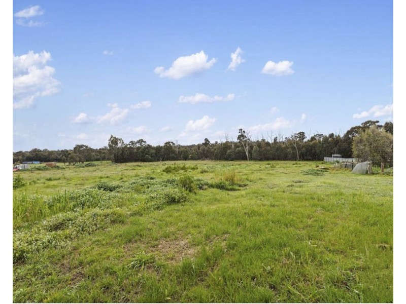 28 GOLF LINKS ROAD, Maiden Gully VIC 3551