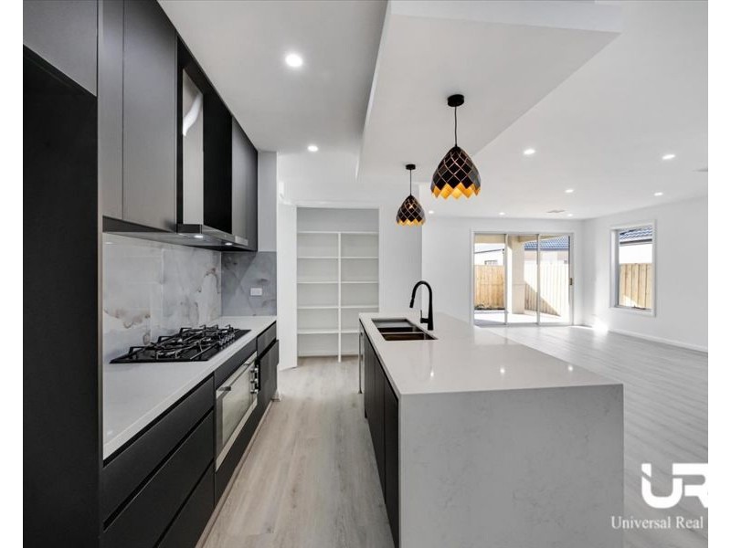 30 FORESHORES DRIVE, Donnybrook VIC 3064