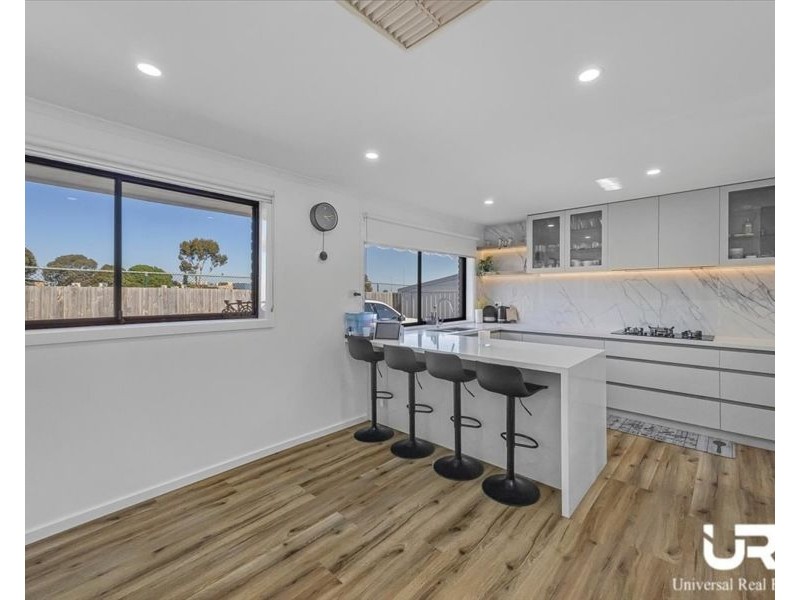 96 Langdon Cresent, Craigieburn VIC 3064