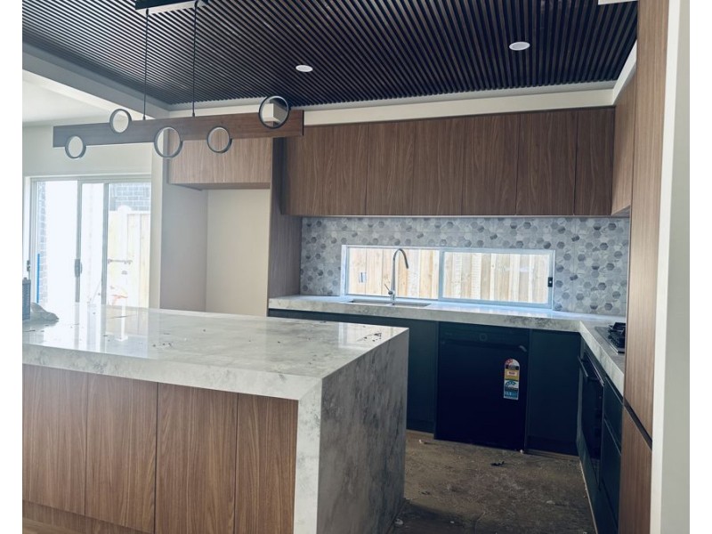 10 Stringybark Drive, Donnybrook VIC 3064