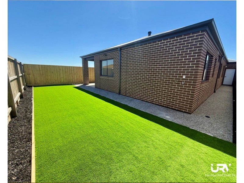 82 Blue Lake Drive, Wallan VIC 3756