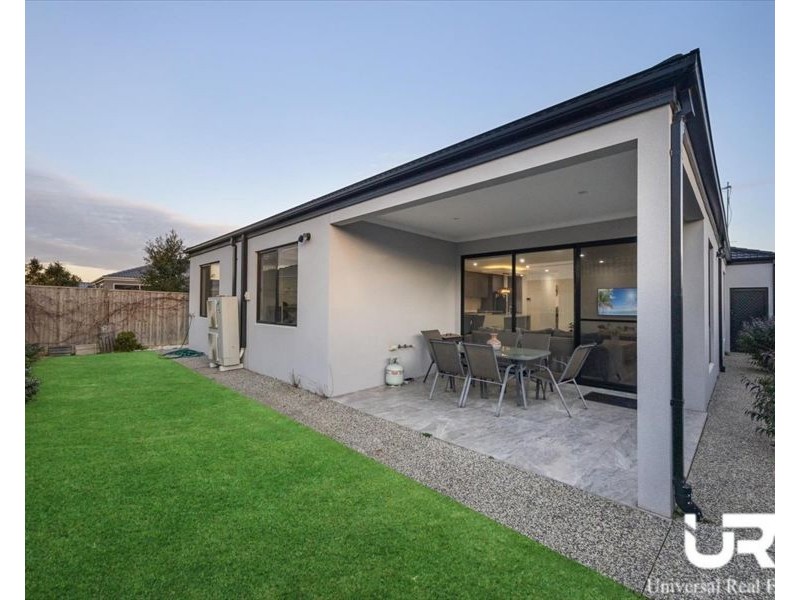 17 Blackmore Road, Mickleham VIC 3064
