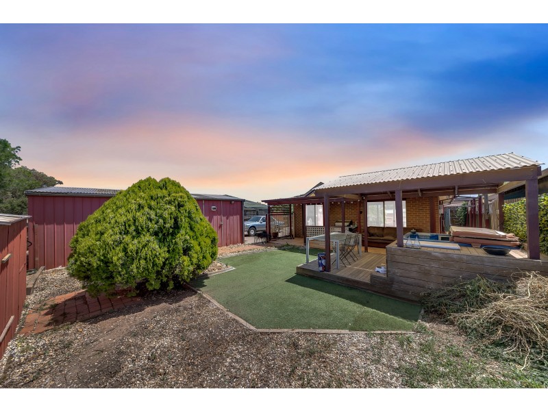 34 WHITSUNDAY DR, Hoppers Crossing VIC 3029